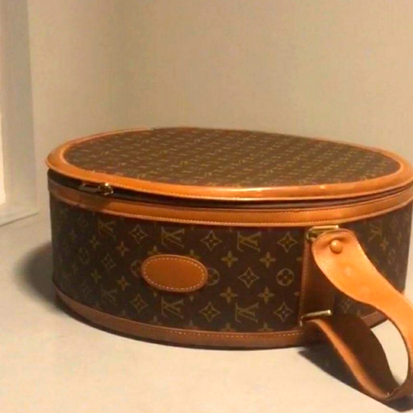 Louis Vuitton Handbags - Vintage Louis Vuitton round travel bag